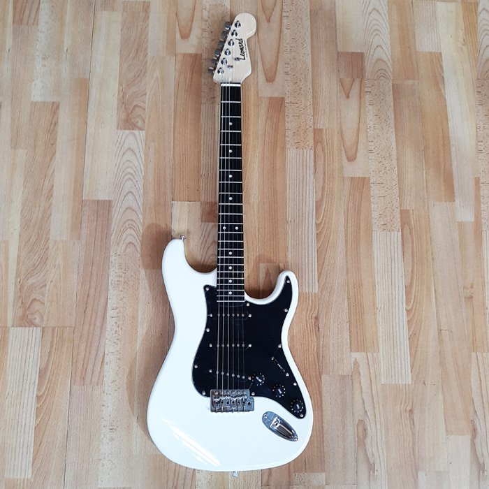 000000000LE362WH38022LE362WH.jpg Guitarra Electrica Leonard Stratocaster - Color Blanco Le362Wh - Imagen 1