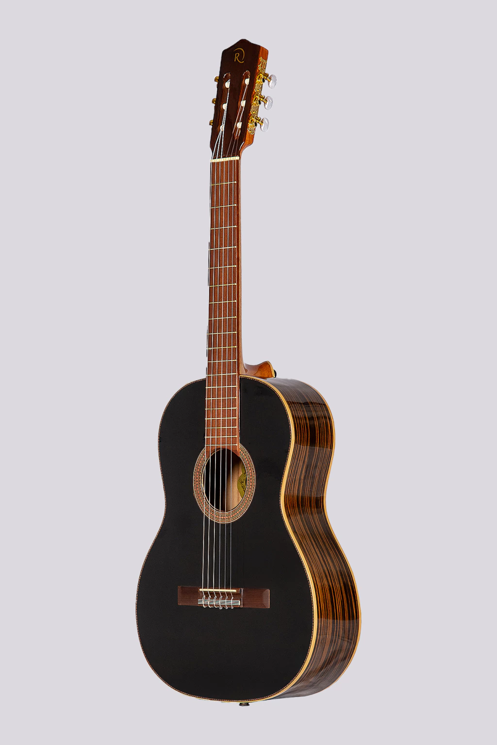 frame-201-9886ec3e2c29c7e54517575124368470-1024-1024.webp Guitarra Romantica D De Medio Concierto Con Funda Negra Mate - Imagen 1